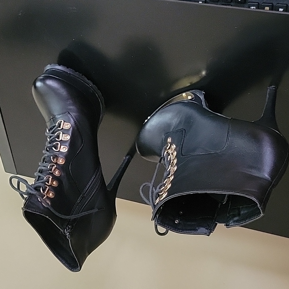 High heel boots